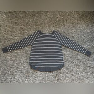 Gray and white boutique top